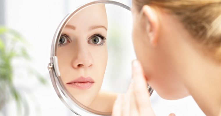 Jak ujędrnić skórę na udach?