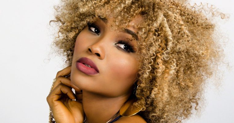 Metamorfoza u fryzjera – jak wybrać najlepszy salon?