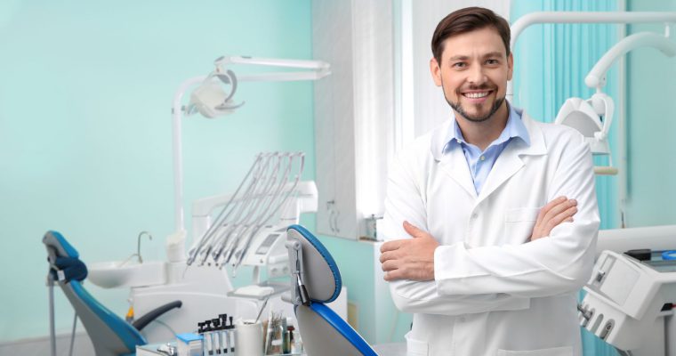 Nie tylko narzędzia stomatologiczne, czyli po czym poznać dobrego dentystę?