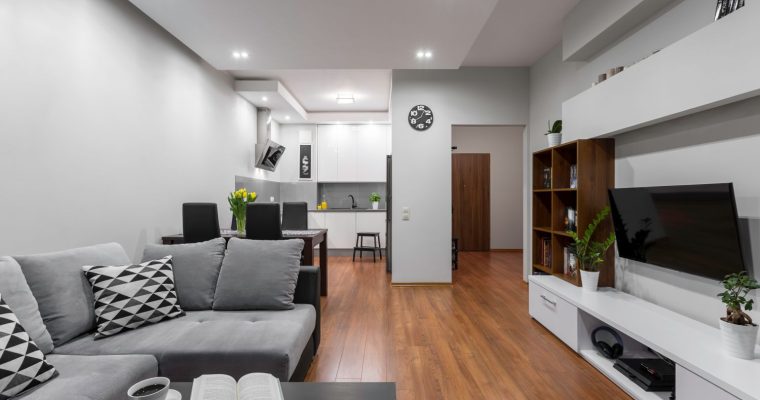 Jakie właściwości drzwi mają znaczenie dla użyteczności nieruchomości?